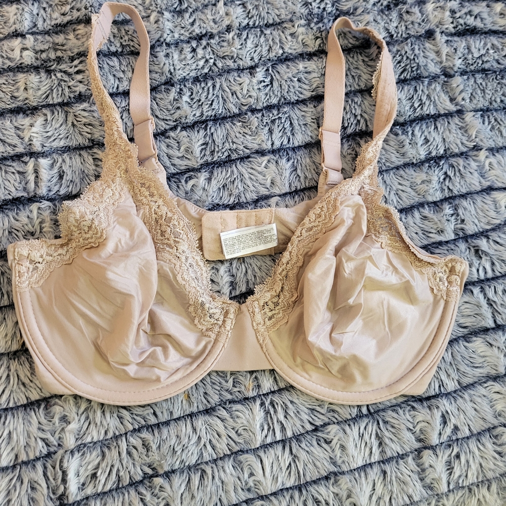 Wacoal Nude Lace Trimmed unlined Wired Bra 34DD